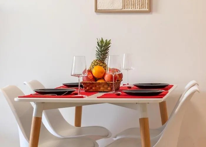 Vibe - Oceanfront Escape Apartment