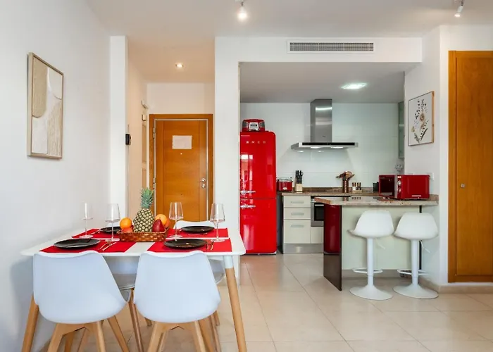 Vibe - Oceanfront Escape Apartment