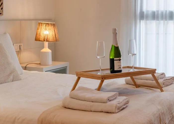 Vibe - Oceanfront Escape Apartment *